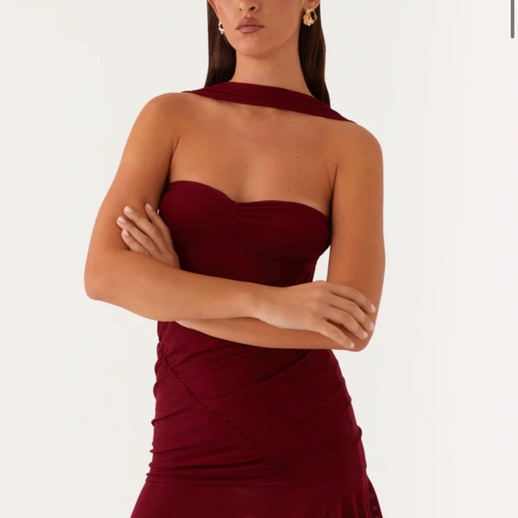 Pepper mayo pari mulberry Women’s Halter Neck Burgundy Dress - Picture 4 of 6